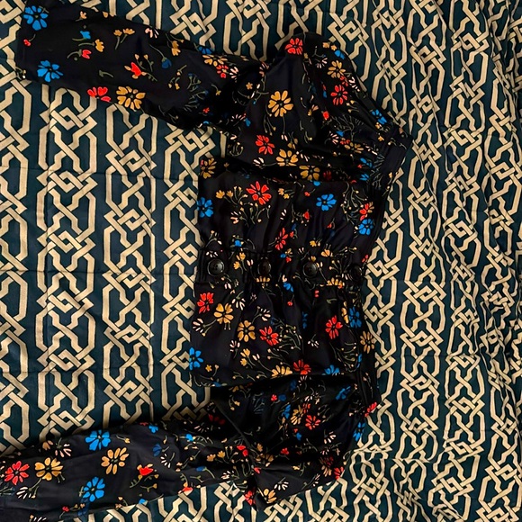 C/MEO COLLECTIVE floral puff long sleeve crop top with buttons - Picture 2 of 11